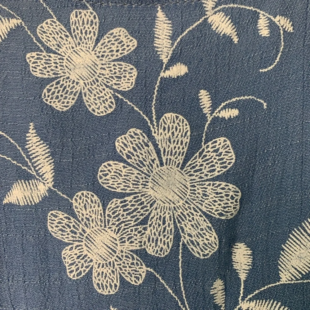 Papillon Blanc Blue and White Floral Blouse - Picture 3 of 9
